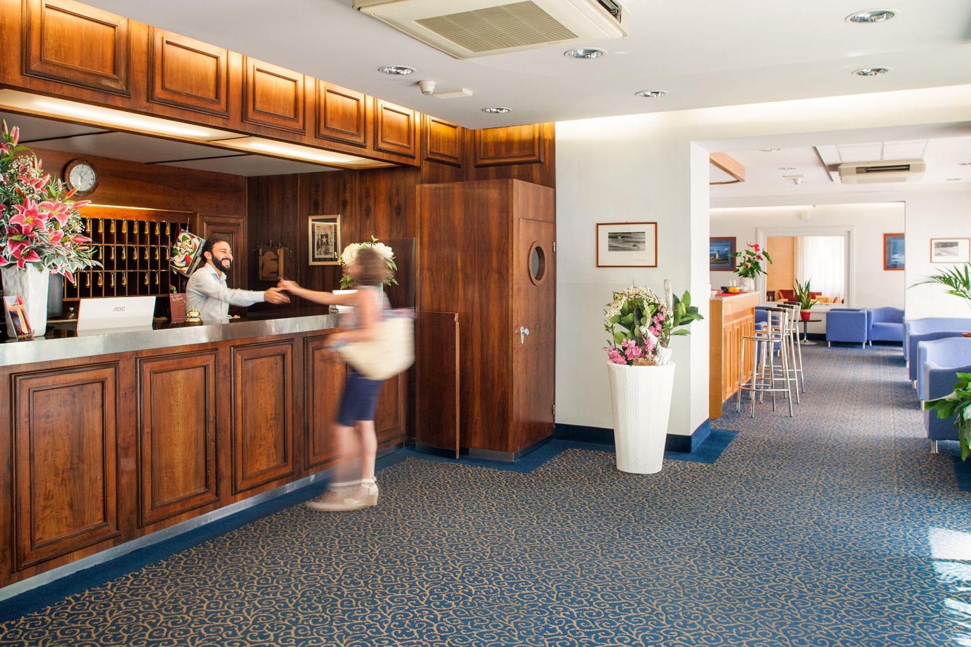 Hotel Curtis Centrale アラッシオ エクステリア 写真