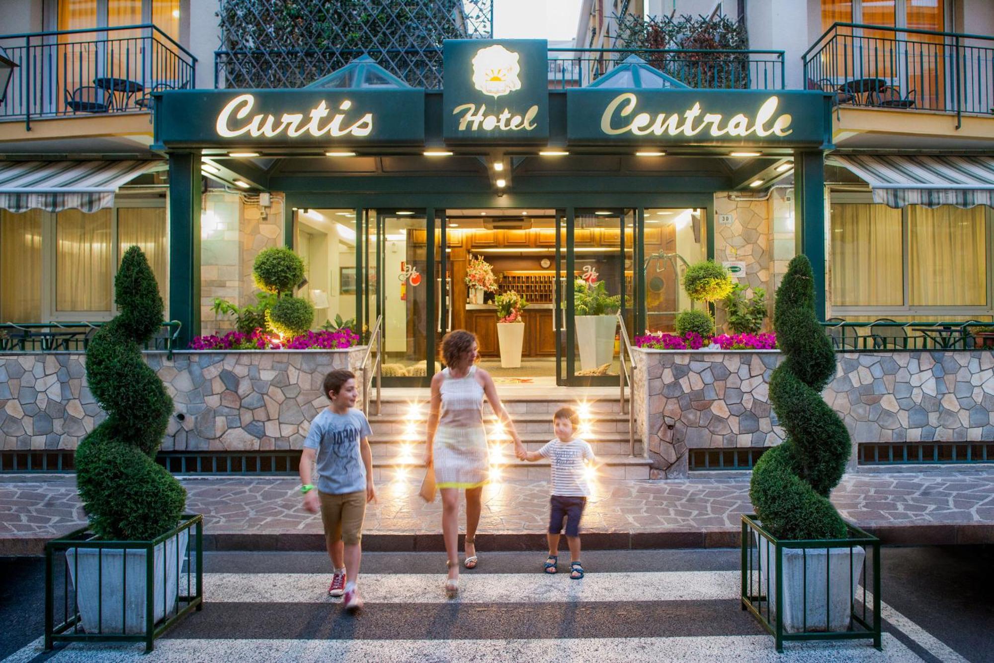 Hotel Curtis Centrale アラッシオ エクステリア 写真