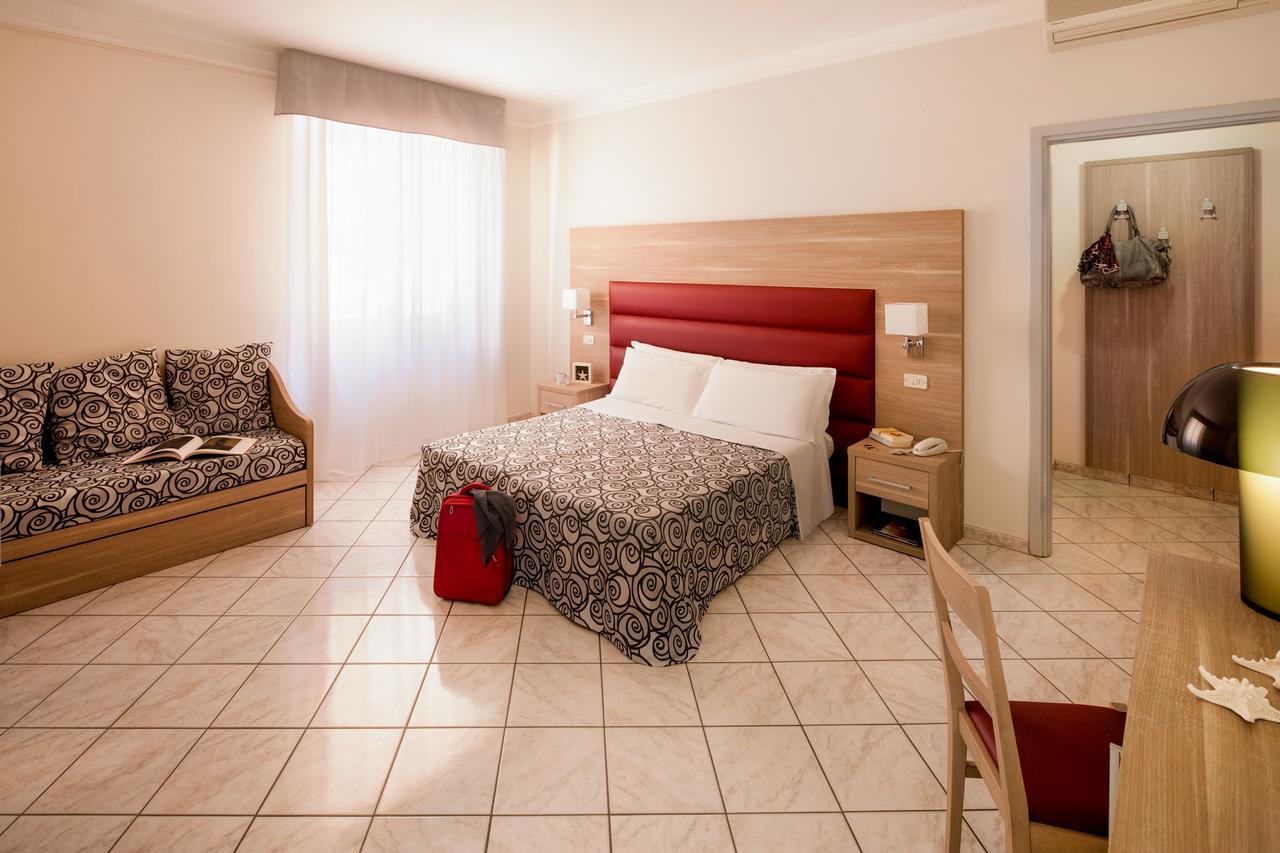 Hotel Curtis Centrale アラッシオ エクステリア 写真